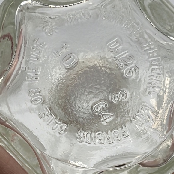 CIRCLE CLEAR CUT GLASS DECANTER VINTAGE with CORK SQUARE TOP - Picture 6 of 9